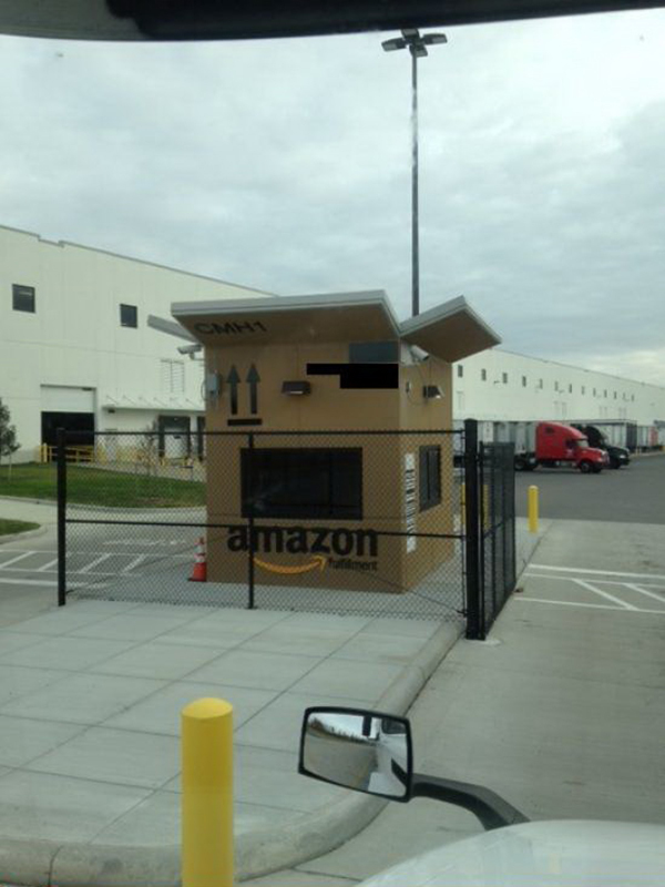 Оригинальная будка охраны интернет-магазина «Amazon»