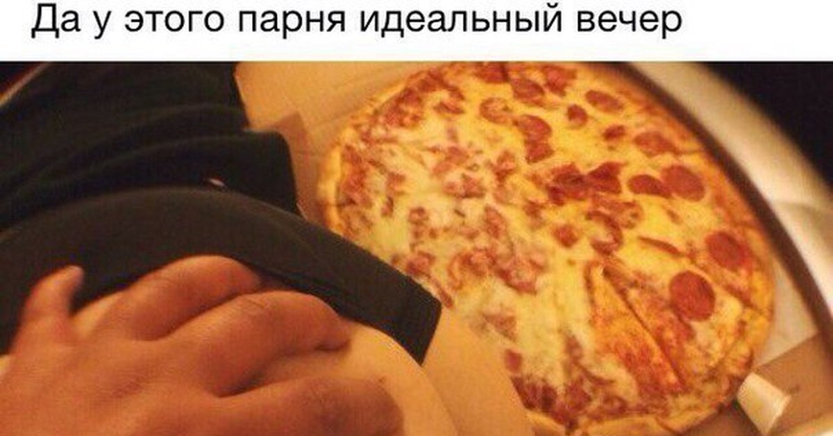 Доставщик пиццы дал попробовать девахе свой член на вкус