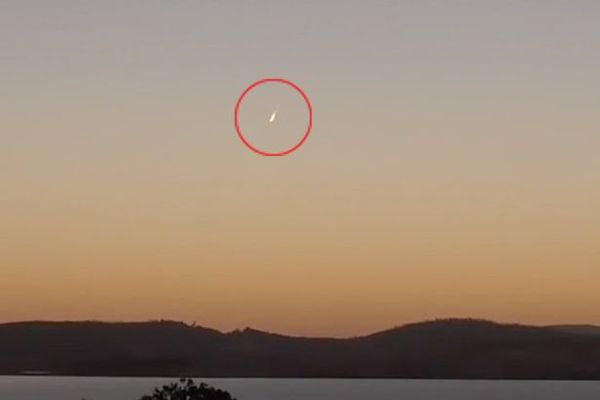 Загадочный "огненный" объект видели в небе над австралийским городом Сорелл. метеорит, НЛО, новости, Австралия, Видео, Копипаста