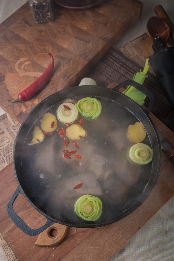 Мясной суп с хвойной пылью. "Макс Фрай" Литературная кухня, из Одессы с морковью, длиннопост, еда, рецепт, кулинария, Макс фрай