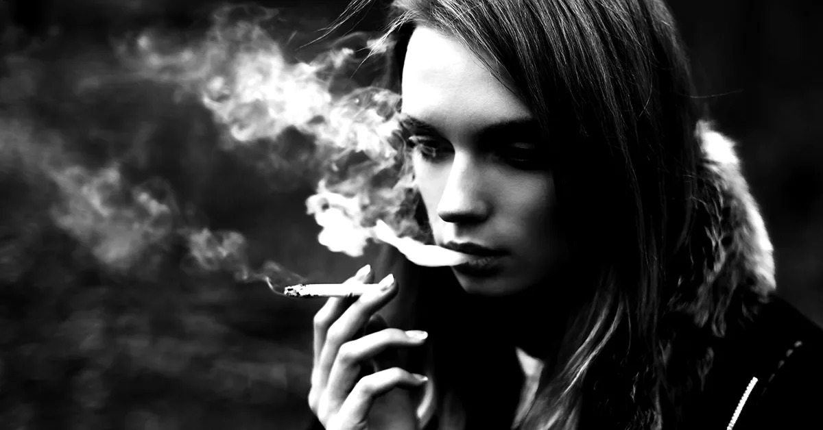 Девушка Курит Черно Белое Фото
