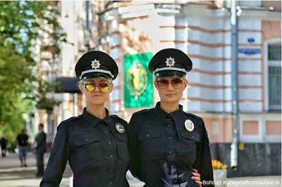 картинки в полицейской форме девушки