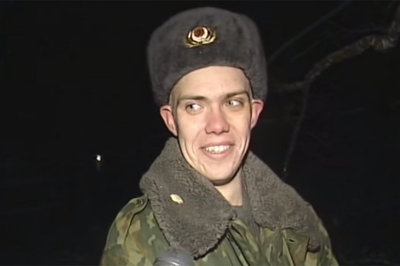 Вокруг порно читал газету а лысый мужик ебал жену пристает девушке азиатке