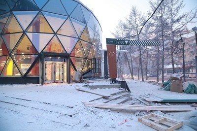 макдональдс в батуми меню. 155644831626245351. макдональдс в батуми меню фото. макдональдс в батуми меню-155644831626245351. картинка макдональдс в батуми меню. картинка 155644831626245351. Сложно такое представить и понять не побывав в Грузии, но McDonalds города Батуми можно смело отнести к одной из самых необычных достопримечательностей страны. Все дело в том, что внешне такое экзотическое здание никак не воспринимается туристами как заведение быстрого питания. А попав во внутрь Вы и подавно забудете об этом. Ну разве что желтые буковки М и характерное меню всех подобных Маков напомнят о том, куда же все-таки пришли.