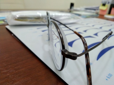 1582507933177861809 Как очки влияют на внешность