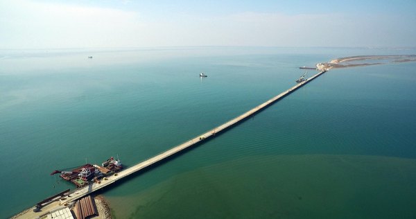 Builders formed the first section of the slab of the roadway of the Crimean bridge - Kerch bridge, Kerch, Russia, Bridge, , Longpost, Crimean bridge