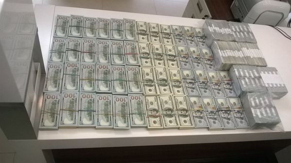 2 миллиона долларов при обыске