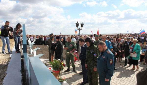 Новости ЛНР. В Республике открыли мемориал памяти погибших ополченцев