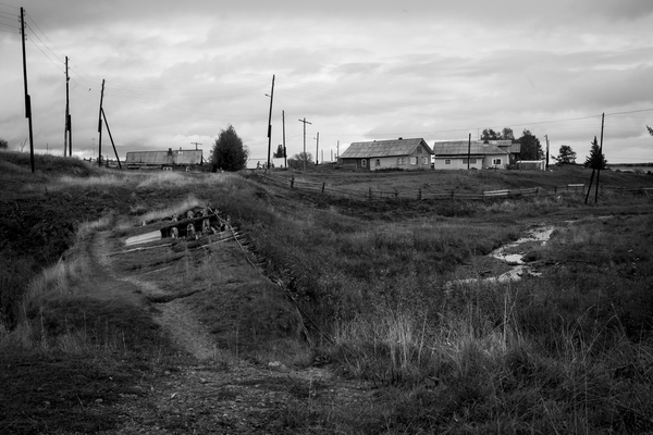 Its own atmosphere - My, Black and white photo, Komi, Autumn