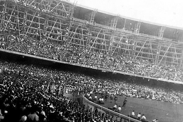 1950, 200,000 people at the Maracana stadium. - Stadium, MaracanГЈ, Photo