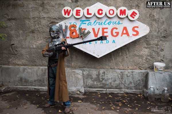 cage the elephant биография. 1474630630196573949. cage the elephant биография фото. cage the elephant биография-1474630630196573949. картинка cage the elephant биография. картинка 1474630630196573949. Хотя эта команда родом из Кентукки (а точнее из местечка Боулинг Грин) свой первый успех она познала не в Америке, а в Англии. Проект стартовал в 2006-м году, причем основали его ребята, до сего момента не имевшие отношения к профессиональной музыке. Водопроводчик, бармен, торговец скобяными изделиями, телемаркетолог, продавец из зоомагазина и просто ученик – вот каковы были их роды занятий, до того как Мэтт Шульц, Брэд Шульц, Дэниел Тиченор, Джаред Чампион и Линкольн Пэриш объединились под маркой "Cage The Elephant". Впрочем, парни уже успели какое-то время поиграть в школьных группах, поэтому хоть и небольшой, но опыт в этом деле у них имелся. Выступив на фестивале "South By Southwest", новоиспеченная рок-единица удостоилась контракта от "Relentless Records" и вскоре дебютировала с синглом "Free Love". cage the elephant биография. 1474630630196573949. cage the elephant биография фото. cage the elephant биография-1474630630196573949. картинка cage the elephant биография. картинка 1474630630196573949. Хотя эта команда родом из Кентукки (а точнее из местечка Боулинг Грин) свой первый успех она познала не в Америке, а в Англии. Проект стартовал в 2006-м году, причем основали его ребята, до сего момента не имевшие отношения к профессиональной музыке. Водопроводчик, бармен, торговец скобяными изделиями, телемаркетолог, продавец из зоомагазина и просто ученик – вот каковы были их роды занятий, до того как Мэтт Шульц, Брэд Шульц, Дэниел Тиченор, Джаред Чампион и Линкольн Пэриш объединились под маркой "Cage The Elephant". Впрочем, парни уже успели какое-то время поиграть в школьных группах, поэтому хоть и небольшой, но опыт в этом деле у них имелся. Выступив на фестивале "South By Southwest", новоиспеченная рок-единица удостоилась контракта от "Relentless Records" и вскоре дебютировала с синглом "Free Love".