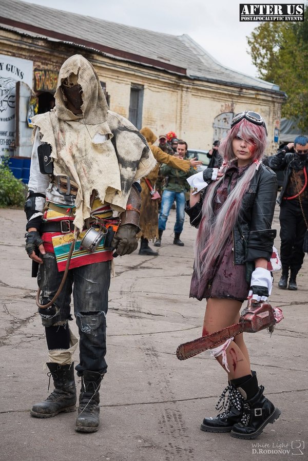 cage the elephant биография. 1474631090179360635. cage the elephant биография фото. cage the elephant биография-1474631090179360635. картинка cage the elephant биография. картинка 1474631090179360635. Хотя эта команда родом из Кентукки (а точнее из местечка Боулинг Грин) свой первый успех она познала не в Америке, а в Англии. Проект стартовал в 2006-м году, причем основали его ребята, до сего момента не имевшие отношения к профессиональной музыке. Водопроводчик, бармен, торговец скобяными изделиями, телемаркетолог, продавец из зоомагазина и просто ученик – вот каковы были их роды занятий, до того как Мэтт Шульц, Брэд Шульц, Дэниел Тиченор, Джаред Чампион и Линкольн Пэриш объединились под маркой "Cage The Elephant". Впрочем, парни уже успели какое-то время поиграть в школьных группах, поэтому хоть и небольшой, но опыт в этом деле у них имелся. Выступив на фестивале "South By Southwest", новоиспеченная рок-единица удостоилась контракта от "Relentless Records" и вскоре дебютировала с синглом "Free Love". cage the elephant биография. 1474631090179360635. cage the elephant биография фото. cage the elephant биография-1474631090179360635. картинка cage the elephant биография. картинка 1474631090179360635. Хотя эта команда родом из Кентукки (а точнее из местечка Боулинг Грин) свой первый успех она познала не в Америке, а в Англии. Проект стартовал в 2006-м году, причем основали его ребята, до сего момента не имевшие отношения к профессиональной музыке. Водопроводчик, бармен, торговец скобяными изделиями, телемаркетолог, продавец из зоомагазина и просто ученик – вот каковы были их роды занятий, до того как Мэтт Шульц, Брэд Шульц, Дэниел Тиченор, Джаред Чампион и Линкольн Пэриш объединились под маркой "Cage The Elephant". Впрочем, парни уже успели какое-то время поиграть в школьных группах, поэтому хоть и небольшой, но опыт в этом деле у них имелся. Выступив на фестивале "South By Southwest", новоиспеченная рок-единица удостоилась контракта от "Relentless Records" и вскоре дебютировала с синглом "Free Love".