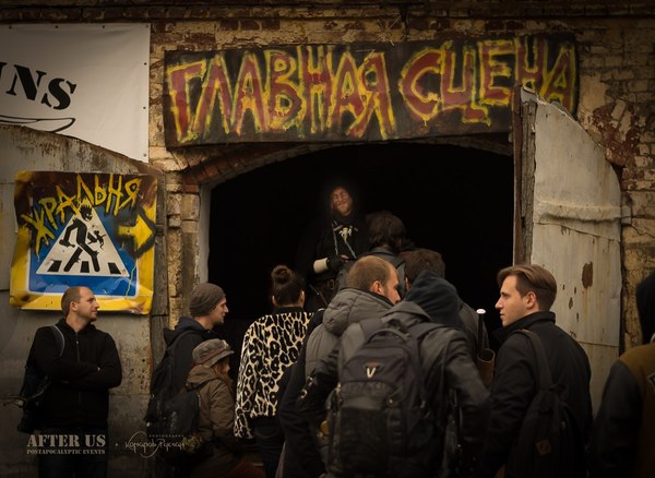 cage the elephant биография. 1474631131128916113. cage the elephant биография фото. cage the elephant биография-1474631131128916113. картинка cage the elephant биография. картинка 1474631131128916113. Хотя эта команда родом из Кентукки (а точнее из местечка Боулинг Грин) свой первый успех она познала не в Америке, а в Англии. Проект стартовал в 2006-м году, причем основали его ребята, до сего момента не имевшие отношения к профессиональной музыке. Водопроводчик, бармен, торговец скобяными изделиями, телемаркетолог, продавец из зоомагазина и просто ученик – вот каковы были их роды занятий, до того как Мэтт Шульц, Брэд Шульц, Дэниел Тиченор, Джаред Чампион и Линкольн Пэриш объединились под маркой "Cage The Elephant". Впрочем, парни уже успели какое-то время поиграть в школьных группах, поэтому хоть и небольшой, но опыт в этом деле у них имелся. Выступив на фестивале "South By Southwest", новоиспеченная рок-единица удостоилась контракта от "Relentless Records" и вскоре дебютировала с синглом "Free Love". cage the elephant биография. 1474631131128916113. cage the elephant биография фото. cage the elephant биография-1474631131128916113. картинка cage the elephant биография. картинка 1474631131128916113. Хотя эта команда родом из Кентукки (а точнее из местечка Боулинг Грин) свой первый успех она познала не в Америке, а в Англии. Проект стартовал в 2006-м году, причем основали его ребята, до сего момента не имевшие отношения к профессиональной музыке. Водопроводчик, бармен, торговец скобяными изделиями, телемаркетолог, продавец из зоомагазина и просто ученик – вот каковы были их роды занятий, до того как Мэтт Шульц, Брэд Шульц, Дэниел Тиченор, Джаред Чампион и Линкольн Пэриш объединились под маркой "Cage The Elephant". Впрочем, парни уже успели какое-то время поиграть в школьных группах, поэтому хоть и небольшой, но опыт в этом деле у них имелся. Выступив на фестивале "South By Southwest", новоиспеченная рок-единица удостоилась контракта от "Relentless Records" и вскоре дебютировала с синглом "Free Love".