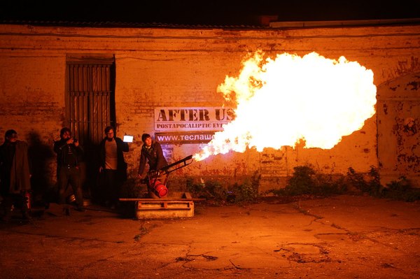 cage the elephant биография. 1474631408119493519. cage the elephant биография фото. cage the elephant биография-1474631408119493519. картинка cage the elephant биография. картинка 1474631408119493519. Хотя эта команда родом из Кентукки (а точнее из местечка Боулинг Грин) свой первый успех она познала не в Америке, а в Англии. Проект стартовал в 2006-м году, причем основали его ребята, до сего момента не имевшие отношения к профессиональной музыке. Водопроводчик, бармен, торговец скобяными изделиями, телемаркетолог, продавец из зоомагазина и просто ученик – вот каковы были их роды занятий, до того как Мэтт Шульц, Брэд Шульц, Дэниел Тиченор, Джаред Чампион и Линкольн Пэриш объединились под маркой "Cage The Elephant". Впрочем, парни уже успели какое-то время поиграть в школьных группах, поэтому хоть и небольшой, но опыт в этом деле у них имелся. Выступив на фестивале "South By Southwest", новоиспеченная рок-единица удостоилась контракта от "Relentless Records" и вскоре дебютировала с синглом "Free Love". cage the elephant биография. 1474631408119493519. cage the elephant биография фото. cage the elephant биография-1474631408119493519. картинка cage the elephant биография. картинка 1474631408119493519. Хотя эта команда родом из Кентукки (а точнее из местечка Боулинг Грин) свой первый успех она познала не в Америке, а в Англии. Проект стартовал в 2006-м году, причем основали его ребята, до сего момента не имевшие отношения к профессиональной музыке. Водопроводчик, бармен, торговец скобяными изделиями, телемаркетолог, продавец из зоомагазина и просто ученик – вот каковы были их роды занятий, до того как Мэтт Шульц, Брэд Шульц, Дэниел Тиченор, Джаред Чампион и Линкольн Пэриш объединились под маркой "Cage The Elephant". Впрочем, парни уже успели какое-то время поиграть в школьных группах, поэтому хоть и небольшой, но опыт в этом деле у них имелся. Выступив на фестивале "South By Southwest", новоиспеченная рок-единица удостоилась контракта от "Relentless Records" и вскоре дебютировала с синглом "Free Love".