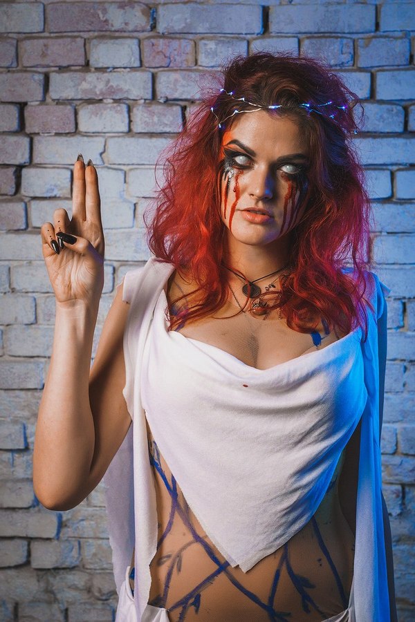 cage the elephant биография. 1474634855157295146. cage the elephant биография фото. cage the elephant биография-1474634855157295146. картинка cage the elephant биография. картинка 1474634855157295146. Хотя эта команда родом из Кентукки (а точнее из местечка Боулинг Грин) свой первый успех она познала не в Америке, а в Англии. Проект стартовал в 2006-м году, причем основали его ребята, до сего момента не имевшие отношения к профессиональной музыке. Водопроводчик, бармен, торговец скобяными изделиями, телемаркетолог, продавец из зоомагазина и просто ученик – вот каковы были их роды занятий, до того как Мэтт Шульц, Брэд Шульц, Дэниел Тиченор, Джаред Чампион и Линкольн Пэриш объединились под маркой "Cage The Elephant". Впрочем, парни уже успели какое-то время поиграть в школьных группах, поэтому хоть и небольшой, но опыт в этом деле у них имелся. Выступив на фестивале "South By Southwest", новоиспеченная рок-единица удостоилась контракта от "Relentless Records" и вскоре дебютировала с синглом "Free Love". cage the elephant биография. 1474634855157295146. cage the elephant биография фото. cage the elephant биография-1474634855157295146. картинка cage the elephant биография. картинка 1474634855157295146. Хотя эта команда родом из Кентукки (а точнее из местечка Боулинг Грин) свой первый успех она познала не в Америке, а в Англии. Проект стартовал в 2006-м году, причем основали его ребята, до сего момента не имевшие отношения к профессиональной музыке. Водопроводчик, бармен, торговец скобяными изделиями, телемаркетолог, продавец из зоомагазина и просто ученик – вот каковы были их роды занятий, до того как Мэтт Шульц, Брэд Шульц, Дэниел Тиченор, Джаред Чампион и Линкольн Пэриш объединились под маркой "Cage The Elephant". Впрочем, парни уже успели какое-то время поиграть в школьных группах, поэтому хоть и небольшой, но опыт в этом деле у них имелся. Выступив на фестивале "South By Southwest", новоиспеченная рок-единица удостоилась контракта от "Relentless Records" и вскоре дебютировала с синглом "Free Love".