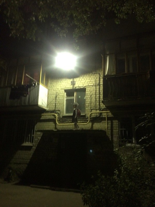 The already scary Saratov courtyards have become even scarier for someone :)) you go out like that, for example, to smoke, and there ... - Saratov, , Entrance, Courtyard, Life stories, Longpost, , Kripota