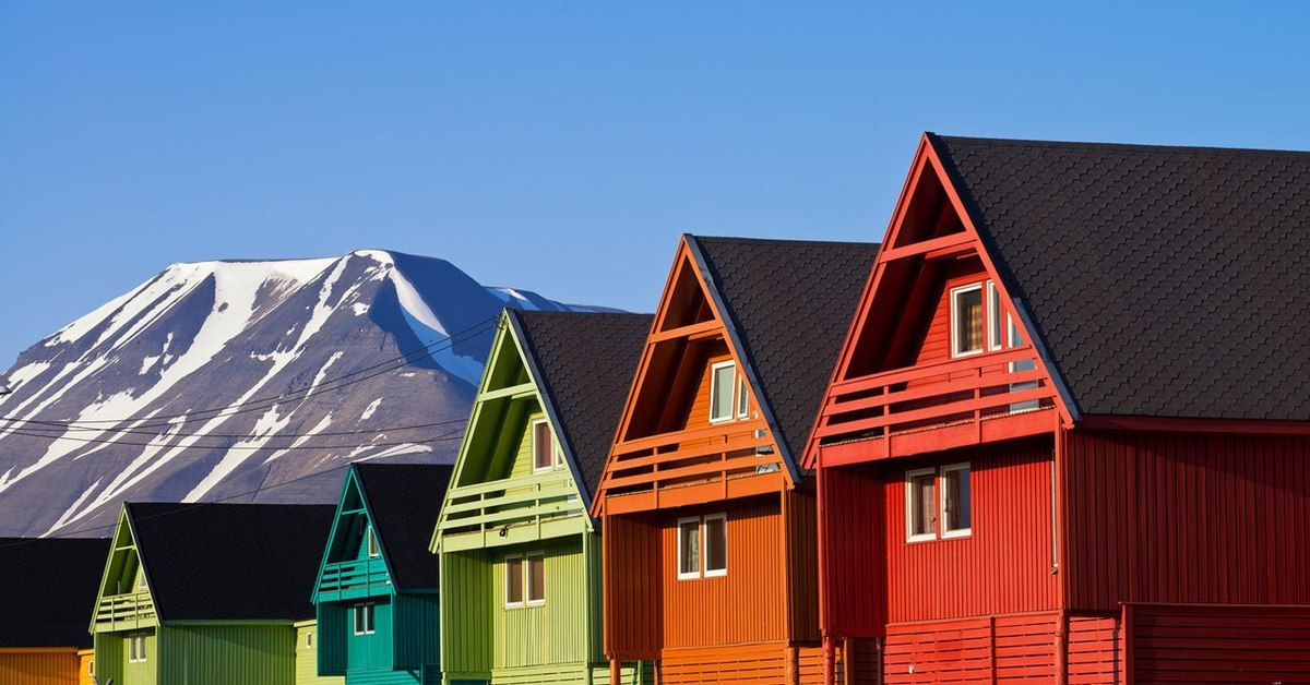 Longyearbyen. Шпицберген Лонгйир. Лонгйир Норвегия. Архипелаг Шпицберген Норвегия. Норвежский город Лонгйир.