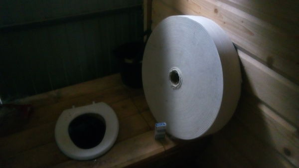 Yes, it's a toilet paper roll. Yes, about 90 cm in diameter. Yes, there is a cigarette pack at the bottom for scale. - Size matters, Toilet paper, My