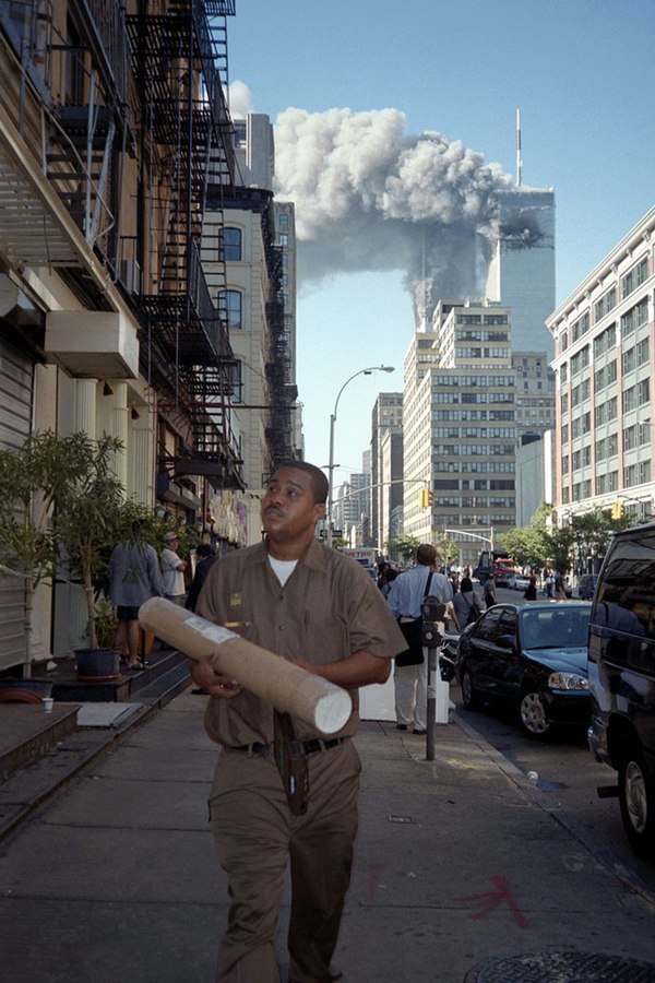 Postman doing his job during the 9/11 attacks. - Work, U.S. Post, Twin Towers, , 911