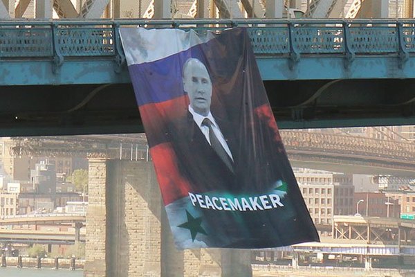 On the Manhattan Bridge in the United States hung a poster with Putin and the inscription Peacemaker - Vladimir Putin, USA, Manhattan bridge, Poster, Russia, Longpost, Politics, Peacekeepers