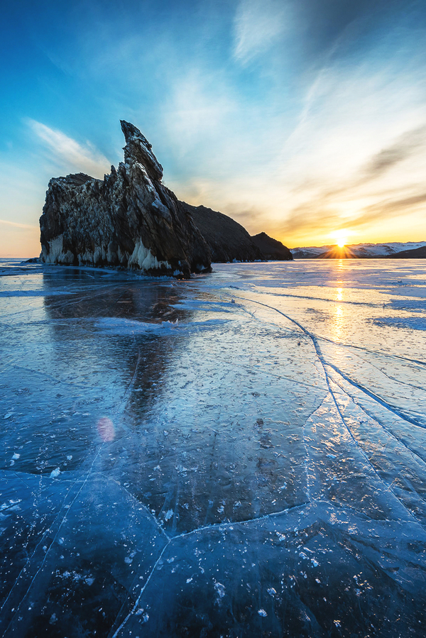 Байкал вертикальное фото