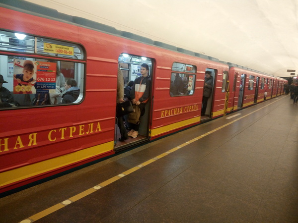 Ride on the red arrow for 35 rubles - My, Metro, Saint Petersburg, A train, Red Arrow