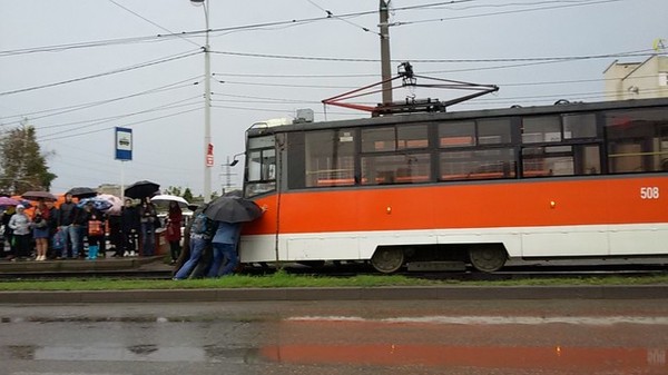 Charging in Krasnodar: passengers started the tram from the pusher - Krasnodar, Not mine, Tram