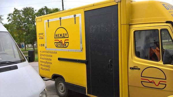 Truck between buns - Food truck, Between the rolls, Photo