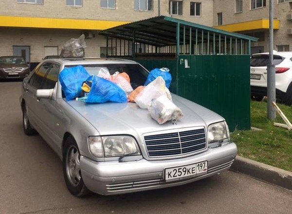 Residents of a multi-storey building punished a driver who likes to park at the tanks - Auto, Car, Mercedes, W140, Garbage, Tank, Punishment, Parking