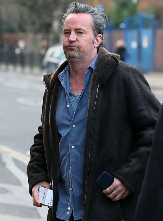 Unfortunate photo of Matthew Perry from photographers. My dad in the morning with a hangover went for cigarettes and beer. - Matthew Perry, Hangover, Photo