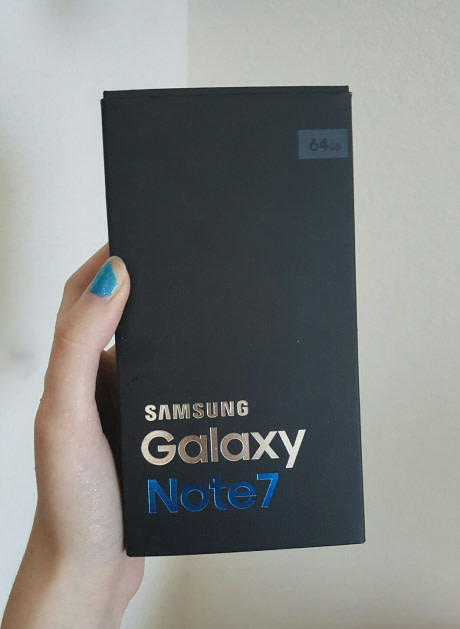 Мой бывший все еще любит меня! Он подарил мне новый смартфон!!!