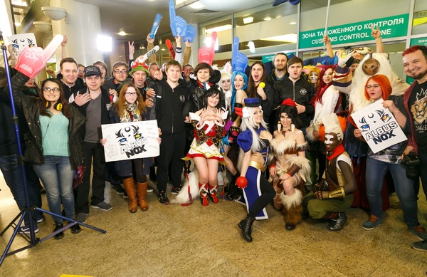 Fans greeted the Albus NoX Luna team as heroes after the World Cup! - Longpost, Video, , League of legends