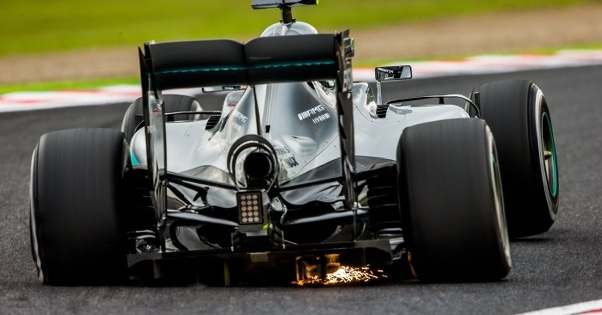 Гибрид первого поколения f1. Mercedes f1 w07 Hybrid. Болид ф1 Мерседес 2016. Nico Rosberg f1. Mercedes f1 2016.