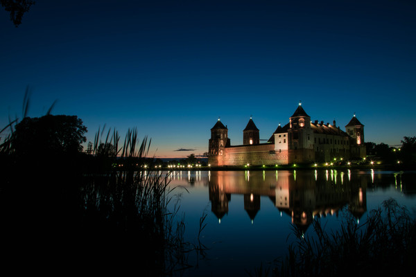 Mir Castle in the evening. Photo from a tripod. - My, Lock, Mir Castle, Nikon, Photo