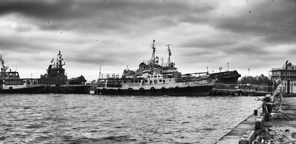 disguise - My, Black and white photo, Sea, Ship, Kerch, Soviet optics, Pentax, Photo, The photo