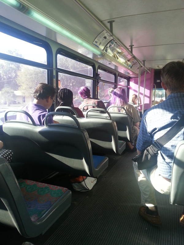 Пусть в твои окна смотрит беспечно розовый вечер