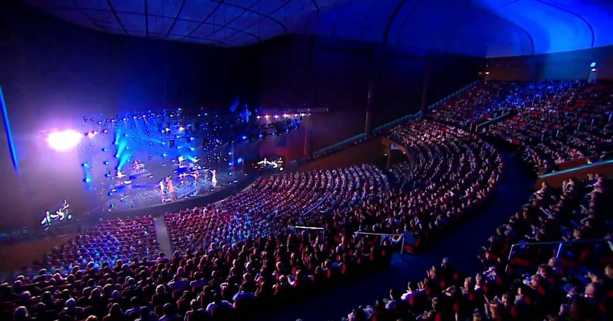 Видео от первого лица в крокусе. Крокус Сити Холл Арена. Крокус-Сити Холл концертный зал Москва. Крокус Сити концертный зал. Крокус Сити Холл танцевальный партер.