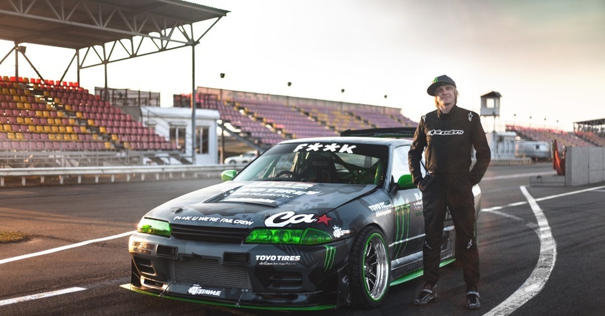 Дрифт человек. Nissan Skyline GTR r34 Цареградцев. Nissan Skyline r34 Аркадия Цареградцева.