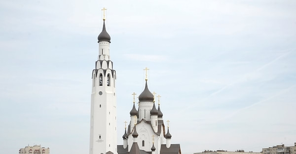 Парк строителей. Храм апостола Петра в Веселом поселке. Храм Святого первоверховного апостола Петра. Храм Святого первоверховного апостола Петра в весёлом посёлке. Храм апостола Петра Санкт-Петербург.