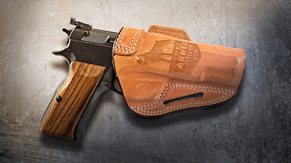 Вооруженный гражданин застрелил преступника, который попытался ограбить его в парке.