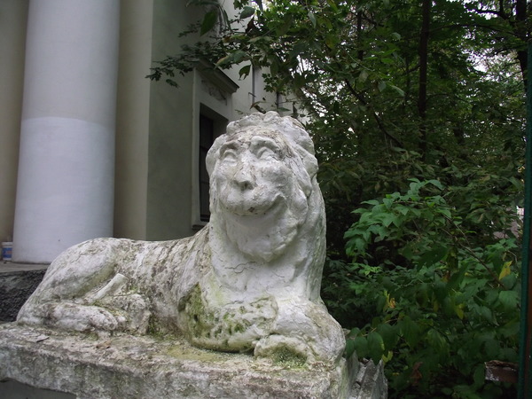 Smiling lion - Russia, Balashikha, a lion, The statue, Architecture