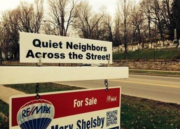 Marketing genius. Advertising for the sale of the house: Quiet neighbors opposite - Sale, The gods of marketing, Cemetery