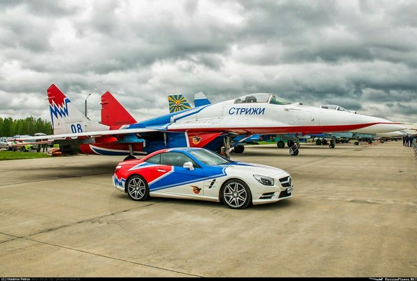 Здесь прекрасно все - Mercedes SL и МиГ-29 АГВП Стрижи - Самолет, Машина, Красота, Пилотажная группа, Стриж, Мерседес