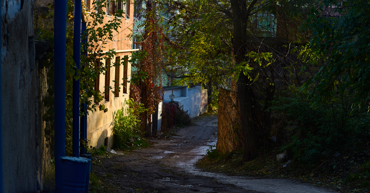 Керчь улицы. Старые улочки Керчи. Керчь улочки. Керчь старинные улочки. Старинные улицы Керчи.