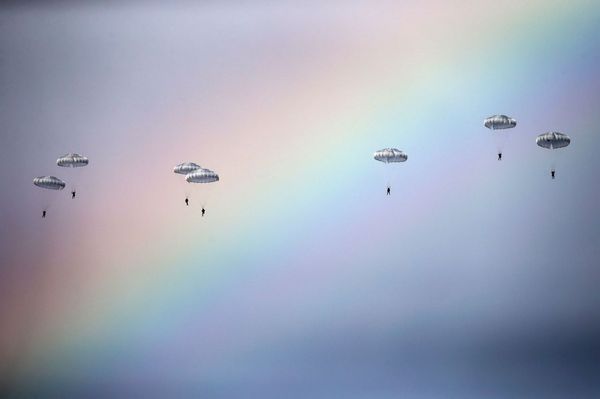 Through the rainbow - Military, Russia, Serbia, Military training, Rainbow, Paratroopers, Army