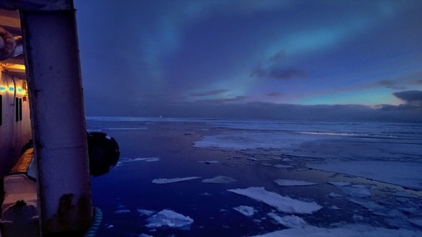 The chilling beauty of the seas of the Pacific Ocean - My, Sunset, The photo, The nature of Russia, Ship, Sea of ??Okhotsk, Ice, Russia, Longpost