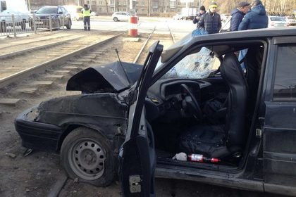 Drunk policeman rammed a tram in Ulyanovsk - Events, Society, Russia, Road accident, Driver, Drunk, Police, Lenta ru