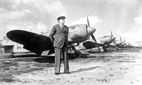 Aircraft designer Semyon Lavochkin in front of his brainchildren - La-5 fighters, 1944 - , LA-5, Fighter