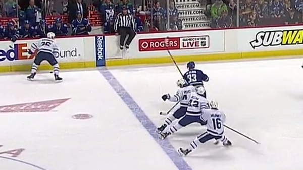 3 Toronto players trying to avoid offside at the same time - GIF, Sportsru, Hockey, Toronto, Offside