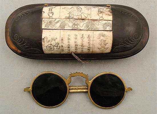 Sunglasses, China, 12th century. - China, Glasses